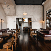 Ensemble de meubles de restaurant, café et bar moderne, table à manger en bois et chaises avec dossier incurvé, canapé en cuir brun