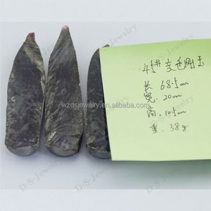 Alexanzite Color Change Lab Creado Corindón Piedra áspera sin cortar - Product Image 2