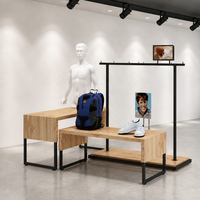 Table de présentation en bois à niveaux avec tringle à vêtements et support de mannequin, pieds en métal noir, fabrication usine