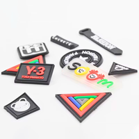 Étiquette en caoutchouc PVC 3D Étiquette en silicone pour vêtements Étiquette de nom Accessoire de vêtement personnalisé pour jeans Vestes Sweats à capuche Vêtements de sport Casquettes Sacs