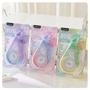 Nastro Correttore in Plastica da 30m, Colorato e Carino, Asciugatura Rapida, Pellicola Liscia, Cancelleria Scolastica per Studenti, Vendita all'Ingrosso - Product Image 1