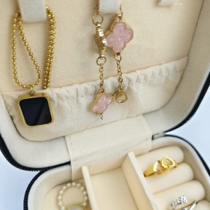 Portagioie Quadrato alla Moda, Portatile da Viaggio, Piccolo Contenitore per Ciondoli, Collane, Orecchini e Anelli, in Pelle con Chiusura a Cerniera - Product Image 6