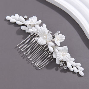 Ensemble de pinces à cheveux élégantes faites à la main en pâte polymère avec fleurs, perles de cristal, comprenant un peigne et des épingles pour mariée, idéal pour les mariages et banquets - Product Image 4