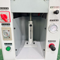 Machine de pressage de semelles pneumatique semi-automatique à tête unique pour la fabrication de chaussures et de semelles extérieures