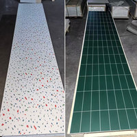 Panneaux muraux pour salle de bain en marbre SPC géométrique moderne 600*2440mm, imperméables, ignifuges, insonorisés, garantie à vie