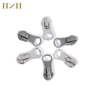 Chất Lượng Cao Tùy Chỉnh Khắc Biểu Tượng Kim Loại Dây Kéo Kéo Túi Kim Loại Dây Kéo Thanh Trượt <span class=keywords><strong>Puller</strong></span> Cho Túi Xách May Phổ Dây Kéo Thanh Trượt - Product Image 3