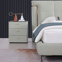Nouveau lit double de luxe de style italien de 2,3 m, lit rembourré à coussinets doux et écologiques, design moderne pour chambre principale