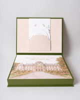 Boîte d'invitation de mariage personnalisée avec monogramme en feuille d'or et gaufrage, cartes de mariage style château européen aquarelle avec menu éventail et numéro de table