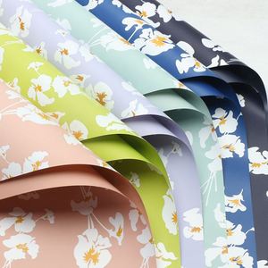 Papel de Embalaje Floral Impermeable de PE Mate con Diseño de Flor de Iris, 56x56cm, para Floristería, Día de San Valentín, Día de la Madre - Product Image 2