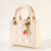 Porte-clés mignon fraise, breloques de sac Kawaii, accessoires décoratifs en forme de cœur, fleur, marguerite pour sac à main de filles, cadeau