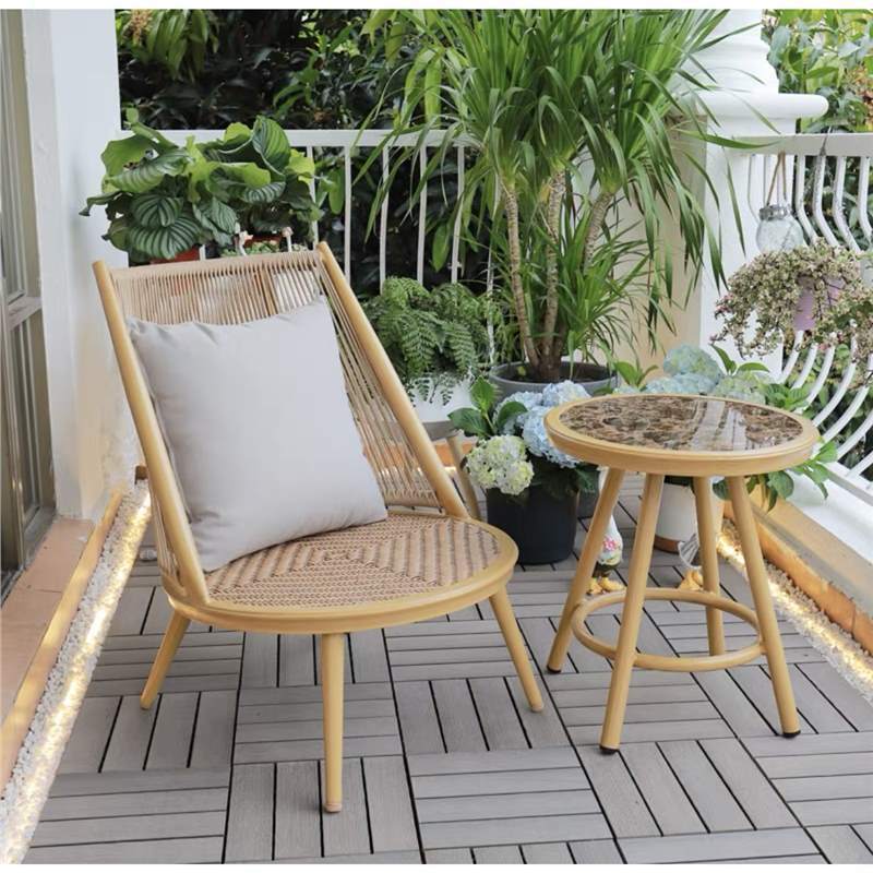 1[Chaise en rotin]+1[Table basse en carreaux de céramique]Natura
