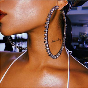 2024 nueva moda <span class=keywords><strong>Rihanna</strong></span> estilo grandes pendientes de aro de diamantes de cristal chapados en oro grandes - Product Image 3