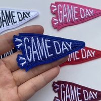 Écussons de broderie au fer à repasser en gros mini écusson de drapeau triangulaire pour le jour du match insigne de drapeau pour le jour du match