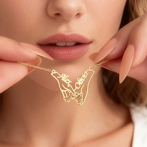 Collana con Ciondolo Personalizzabile con Nome in Inglese, Bestseller, Trendy, in Acciaio Inossidabile, con Mani Intrecciate per Coppie, Collana Promessa - Product Image 2