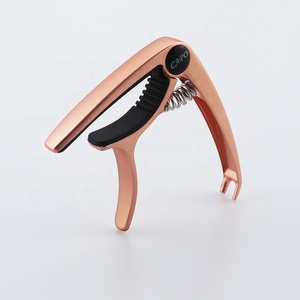 Accordeur de capo de <span class=keywords><strong>guitare</strong></span> en aluminium à prise forte pour guitares acoustiques et classiques Polyvalent pour les styles acoustiques et classiques - Product Image 3