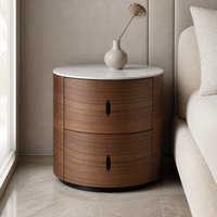Table de chevet cylindrique moderne en noyer avec 2 tiroirs, plateau en bois durable et écologique fait main, poignées noires pour chambre et salle à manger