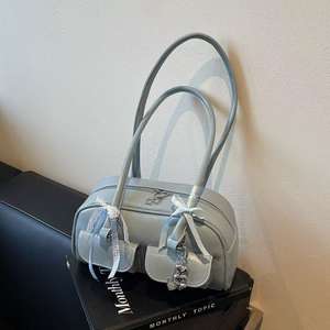 Sac à bandoulière fourre-tout multi-poches en cuir PU avec décoration à glissière et chaînes - Product Image 5