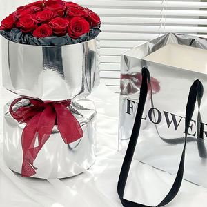 Sac à fleurs portable de luxe à surface miroir, sac cadeau argenté pour fleurs, emballage de bouquet pour fleuristes - Product Image 4