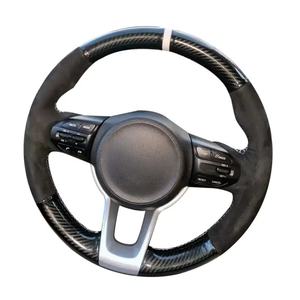 Cubierta trenzada personalizada para <span class=keywords><strong>volante</strong></span> de coche, cosida a mano, fibra de carbono de gamuza antideslizante para <span class=keywords><strong>Kia</strong></span> <span class=keywords><strong>Rio</strong></span> Rio5 K2 Picanto Morning 2017-2019 - Product Image 1