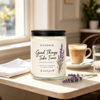 Pot à bougie en verre transparent avec couvercle noir, citation « Les bonnes choses prennent du temps » et motif lavande, cadeaux encourageants pour les amis