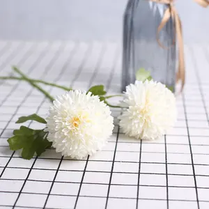 متجر عبر الإنترنت الساخن بيع الحرير الزفاف ديكور Arragement الزهور الأبيض بينغ بونغ الاصطناعي الكرة أقحوان لديكور المنزل