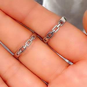 Anello regolabile con zirconi Love Weave, gioiello da dito alla moda per donna, da indossare tutti i giorni. - Product Image 4