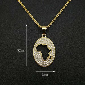 Collar con Colgante de Mapa Africano en Acero de Titanio Chapado en Oro, Forma Ovalada, Engaste Pavé, Joyería Unisex para Regalo - Product Image 4
