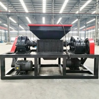 Broyeur de pneus bien conçu avec capot anti-poussière et protection d'arbre de transmission pour un broyage propre des pneus usagés et un travail à faible pollution