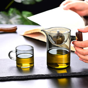 Tetera de vidrio resistente al calor con mango de madera y colador para té verde - Product Image 4