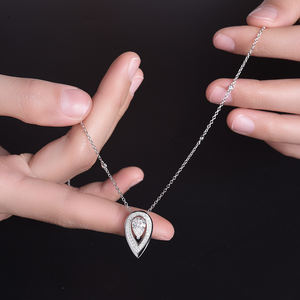 Elegante Collar con Colgante de Moissanita en Forma de Gota de Agua Plateada, Accesorio de Joyería Elegante - Product Image 4