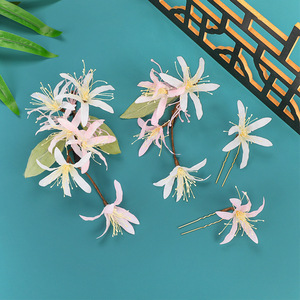 Pince à cheveux originale, design de niche, faite à la main, éthérée, réaliste, en forme de fleur de lys araignée, style antique, pince latérale, coiffe Hanfu. - Product Image 3