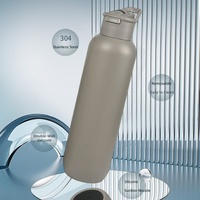 Bouteille d'eau sport portable d'extérieur en acier inoxydable 304 à double paroi isolée sous vide avec paille, isolation thermique 12-24h, design moderne