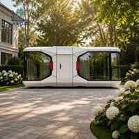 Maison capsule spatiale à haute performance thermique, design futuriste, maison modulaire mobile pour régions froides