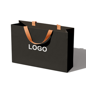 Sac fourre-tout noir personnalisé en usine, grands sacs de shopping et d'emballage en gros, sac en papier couché 250 g/m² pour vêtements et chaussures avec poignée - Product Image 1