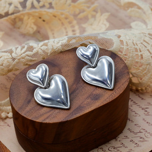 Heart Shape Geometric Stud Earrings Gold Zinc Alloy Unisex Fashion Jewelry Gift - Product Image 3