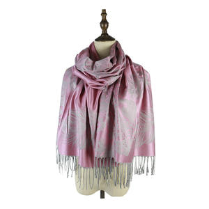 Écharpe en viscose polyvalente Étole en fausse fourrure imprimée de luxe pour l'hiver Enveloppe drapée douce pour la tenue quotidienne et la superposition - Product Image 1