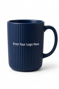 Mug à café en céramique blanche, finition mate rayée, design minimaliste, compatible micro-ondes et lave-vaisselle, usage domestique - Product Image 5