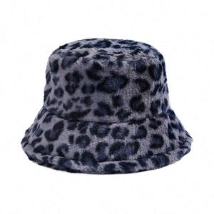 Chapeau d'hiver tendance en peluche imprimé léopard pour femme, style bob chaud et élégant pour l'extérieur – Vente en gros - Product Image 3