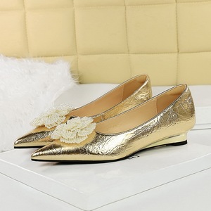 Nouvelles sandales élégantes pour femmes à bout pointu, motif floral argenté et doré, chaussures de soirée à talon bas - Product Image 2