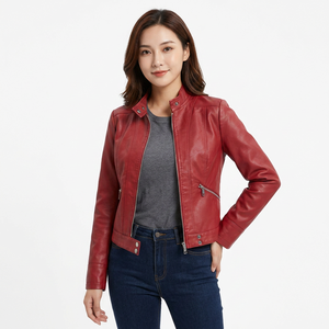 Veste varsity matelassée classique pour femme, design personnalisable en cuir véritable avec manches tissées, veste en cuir rouge - Product Image 1