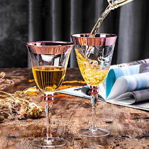 Vente en gros de verres à vin <span class=keywords><strong>rose</strong></span> <span class=keywords><strong>doré</strong></span> design vintage européen avec bordure <span class=keywords><strong>rose</strong></span> clair <span class=keywords><strong>gobelet</strong></span> à logo personnalisé pour restaurant hôtel - Product Image 5