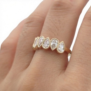 Anillos Clásicos de Mujer Chapados en Oro Fino al por Mayor, Hechos de Plata de Ley S925 con Diamante Cúbico de Corte Brillante Cultivado en Laboratorio de 0.5 Quilates - Product Image 4