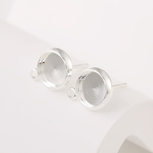 Matériel pour accessoires de boucles d'oreilles DIY A67 : Cuivre plaqué or 14 carats avec rétention de couleur, fond plat avec perle demi-ronde adhésive - Product Image 4