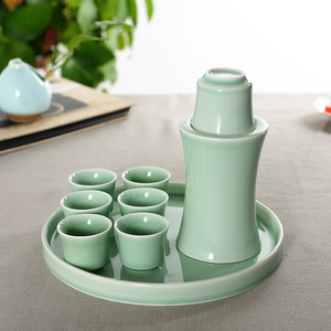 Juego de vino de cerámica Celadon con bandeja, jarra de porcelana y seis tazas para licores y vino amarillo. - Product Image 3
