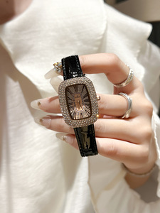 Pour <span class=keywords><strong>montre</strong></span> pour femme <span class=keywords><strong>de</strong></span> <span class=keywords><strong>luxe</strong></span> <span class=keywords><strong>de</strong></span> <span class=keywords><strong>marque</strong></span> <span class=keywords><strong>suisse</strong></span> avec oeuf <span class=keywords><strong>de</strong></span> Pigeon gypsophile plein diamant étanche Quartz ovale déesse breloque en cuir - Product Image 6