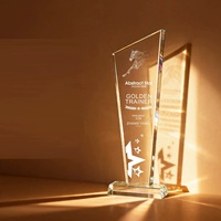 Trophée en cristal sur base en bois massif, entièrement personnalisé avec impression UV, pour récompense d'employé d'exception