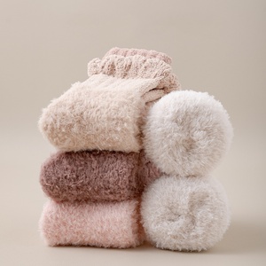 Calzini Invernali da <span class=keywords><strong>Donna</strong></span> in Velluto Corallo Spesso e Morbido di Alta Qualità - Pantofole Calde per Uso Quotidiano e Post-Parto - Product Image 2