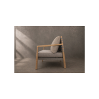Un élégant canapé 2 places doté de coussins moelleux, d'un tissu résistant et d'un design élégant, le choix idéal pour le salon.