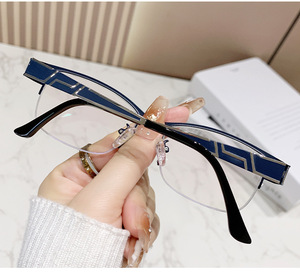 2025 Simple medio marco <span class=keywords><strong>arte</strong></span> decorativo gafas ópticas marcos de Metal cuadrados ordenador CAMBIO DE Color Anti luz azul gafas - Product Image 4
