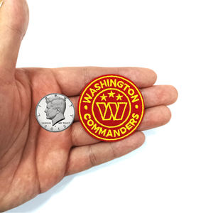 Parche Bordado Deportivo Personalizado Pequeño de 4.5-5.5cm con Logotipo, Parche Termoadhesivo de Fútbol Americano y Béisbol - Product Image 1